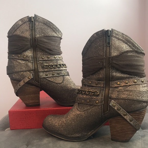 Not Rated 'Glitzy Trio' Ankle Boot. - Picture 9 of 11